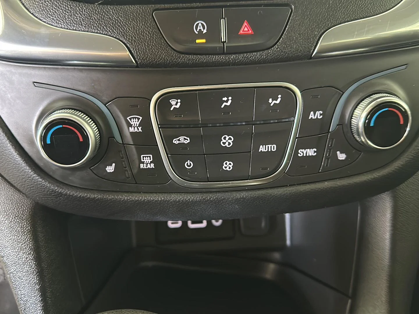 Used 2024 Summit White Chevrolet LT image 18