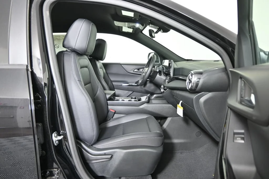 New 2026 Mosaic Black Metallic Chevrolet LT image 13
