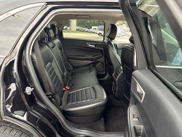 Used 2022 Black Ford SEL image 24