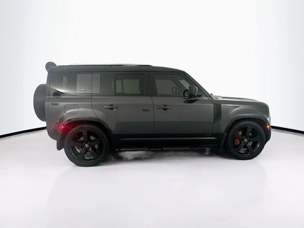 Used 2024 Gray Land Rover X image 4