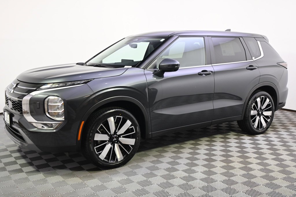 Used 2025 Mitsubishi Outlander SE with VIN JA4J4VA85SZ013779 for sale in St. Louis Park, Minnesota