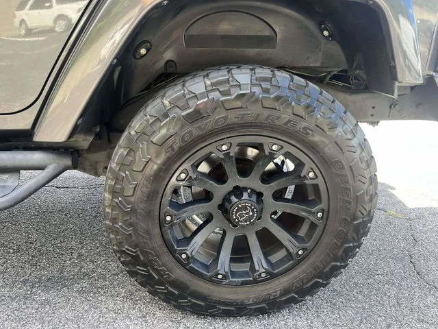 Used 2016 Gray Jeep Unlimited Sahara image 12