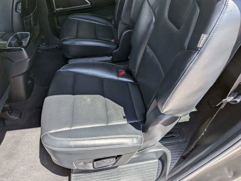 Used 2024 Green Kia S image 24