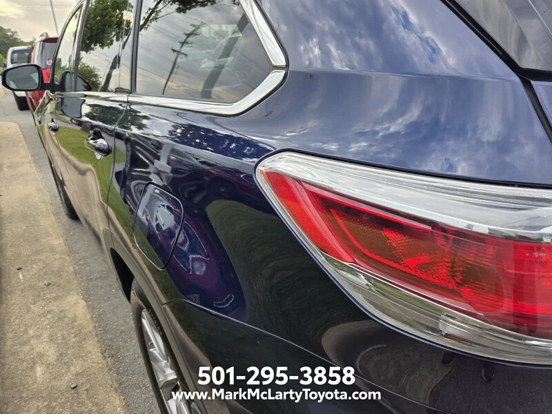 Used 2015 BLUE TOYOTA AWD 4DR V6 XLE image 8