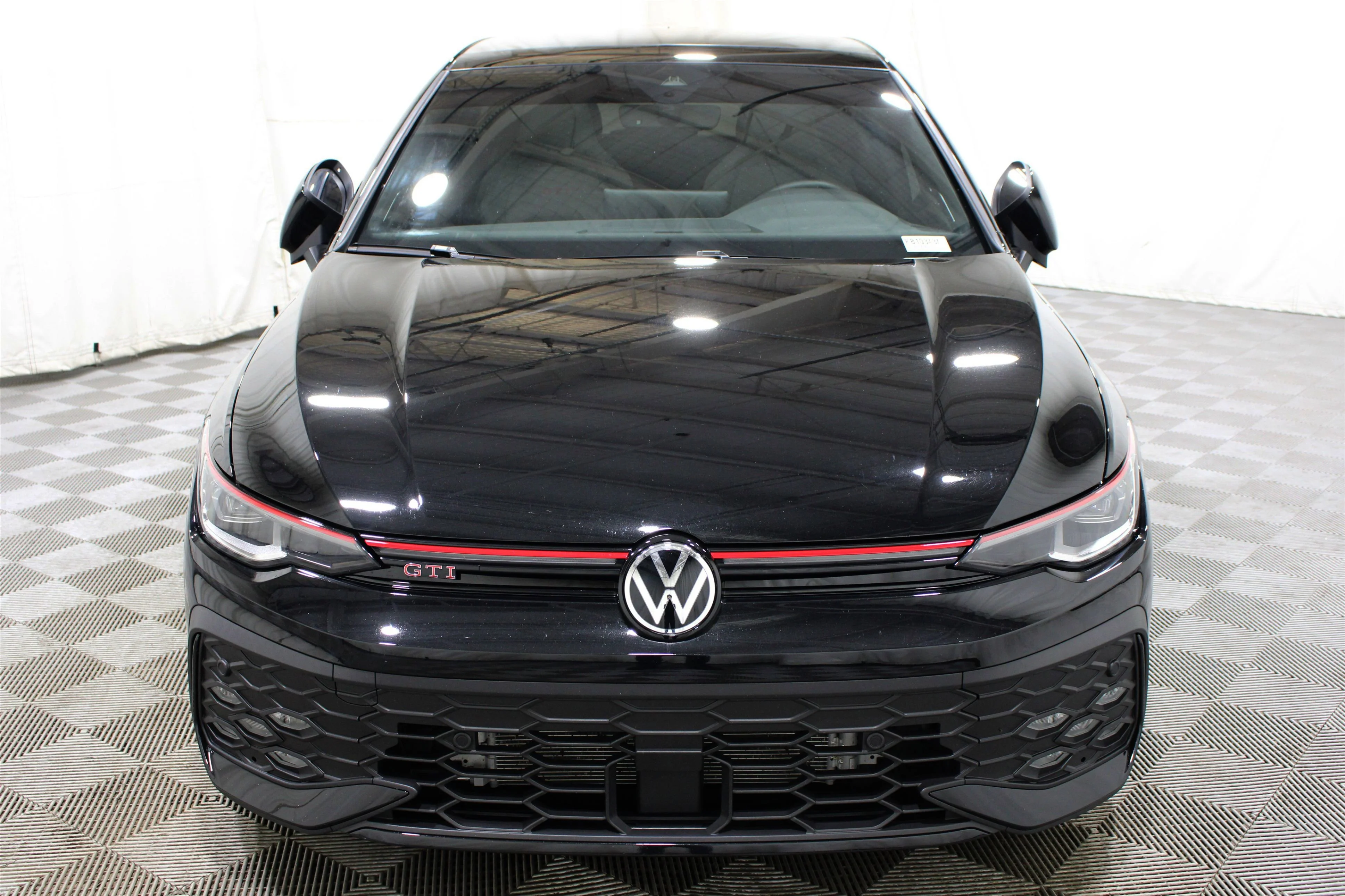 2025 Volkswagen Golf GTI SE - Photo 37
