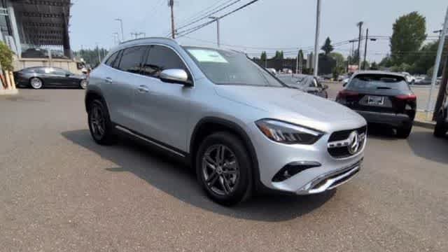 Used 2026 Cirrus Silver Metallic Mercedes-Benz GLA 250 image 2