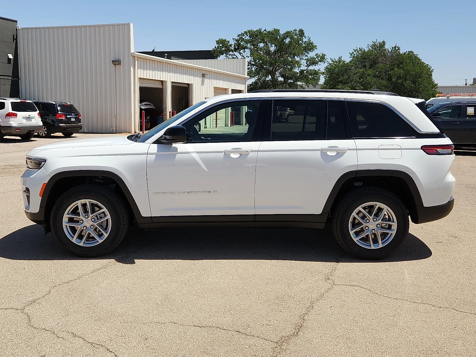 New 2026 Bright White Clear-Coat  Paint Jeep LAREDO X 4X4 image 2