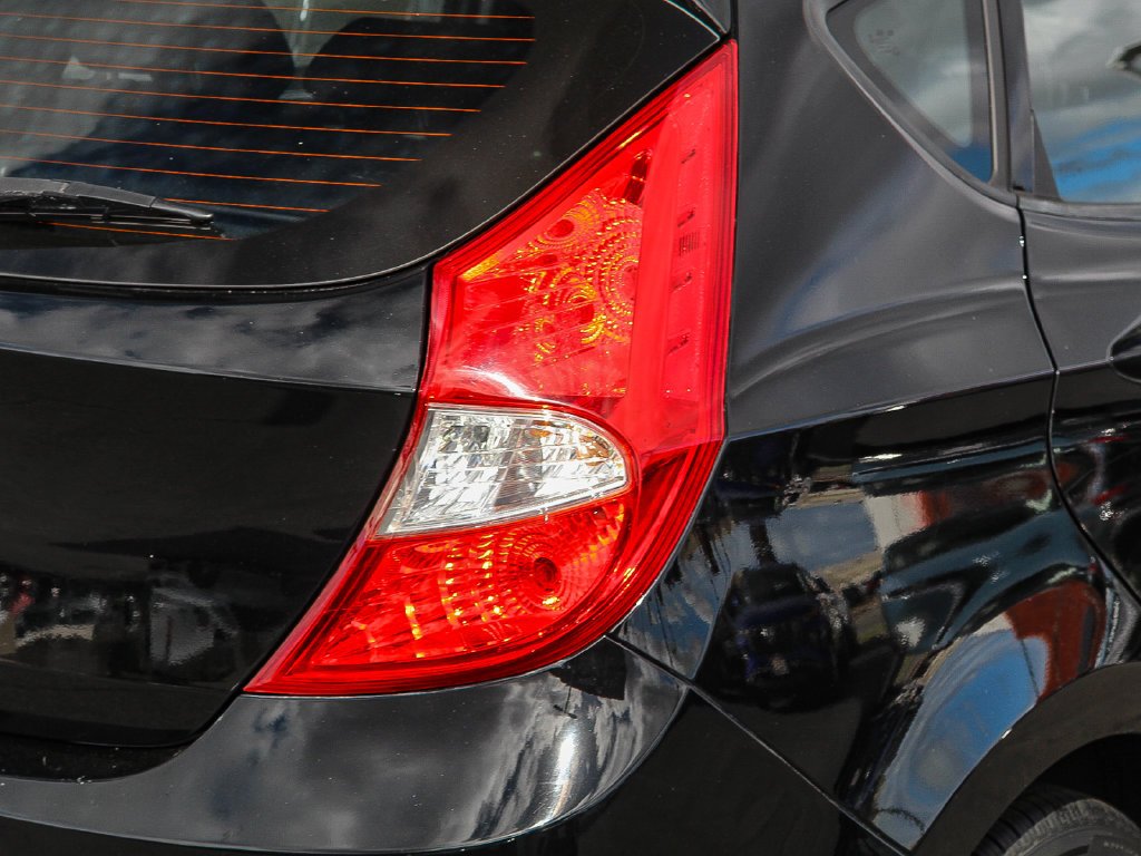 Used 2016 Black Hyundai SE image 10