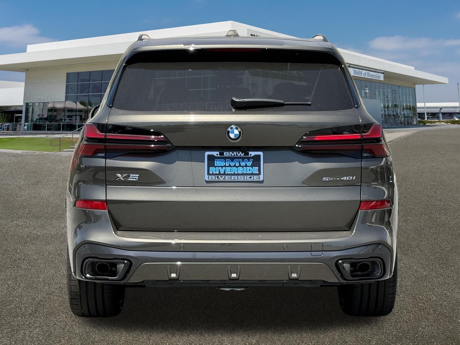 New 2026 Manhattan Green Metallic BMW sDrive40i image 9