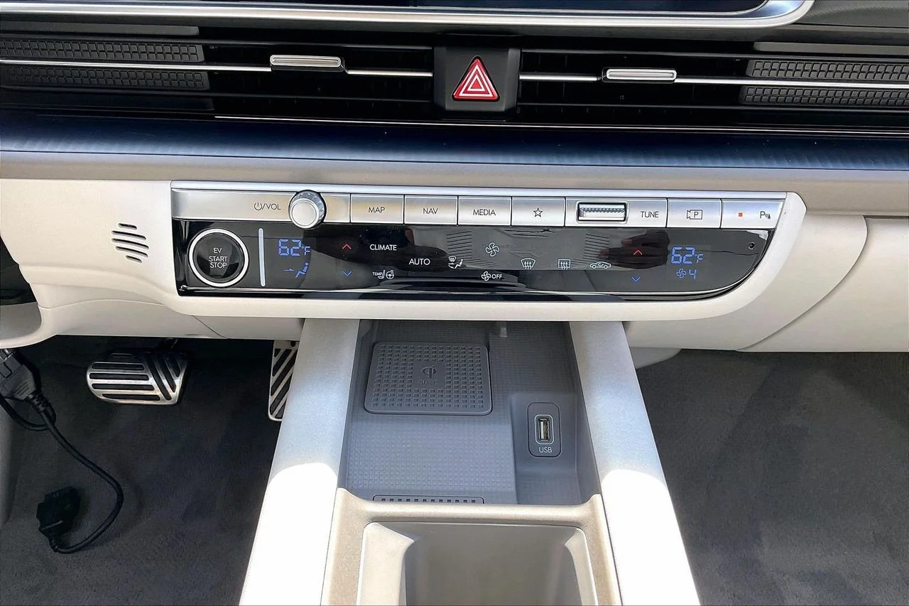 Used 2024 Black Hyundai Limited image 19