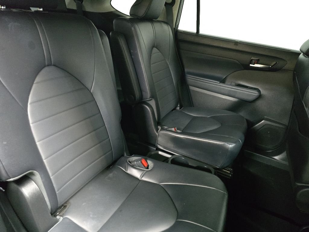 Used 2022 Black Toyota XLE image 17
