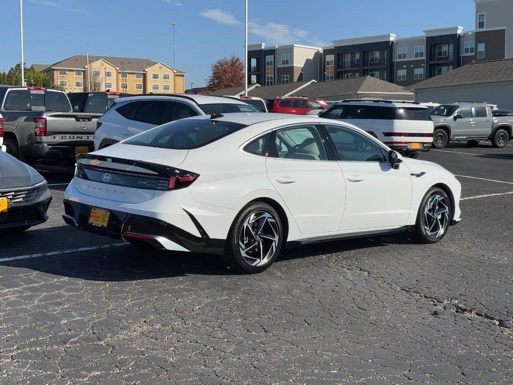 Certified Used 2026 White Hyundai SEL Sport image 3