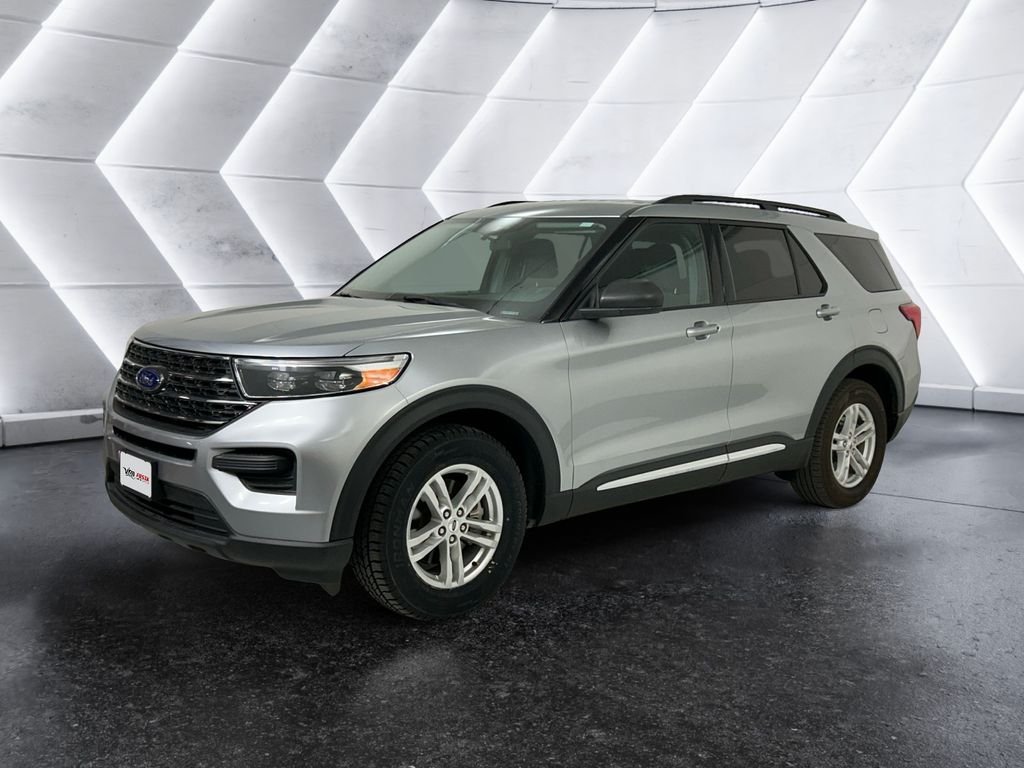 Used 2023 Silver Ford XLT image 3