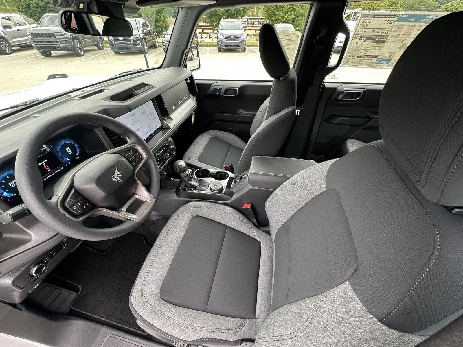 2025 Ford Bronco 4-Door Base - Photo 10