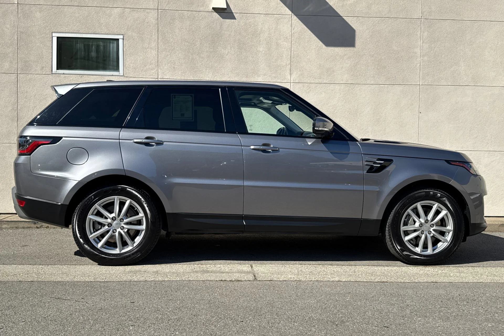 Used 2021 Eiger Grey Metallic Land Rover SE image 8
