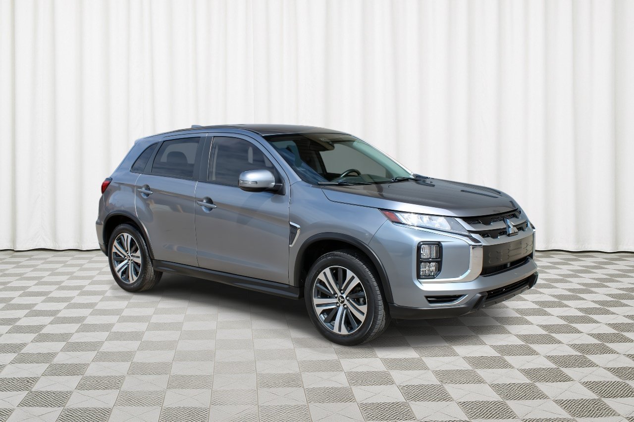 Used 2021 Mercury Gray Metallic Mitsubishi SE image 1