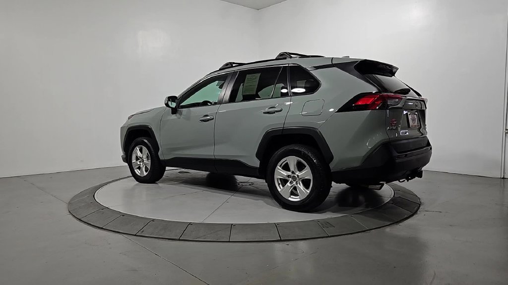 Used 2021  Toyota XLE image 3