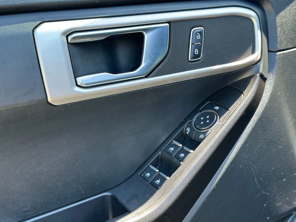 Used 2020 Beige Ford Base image 18