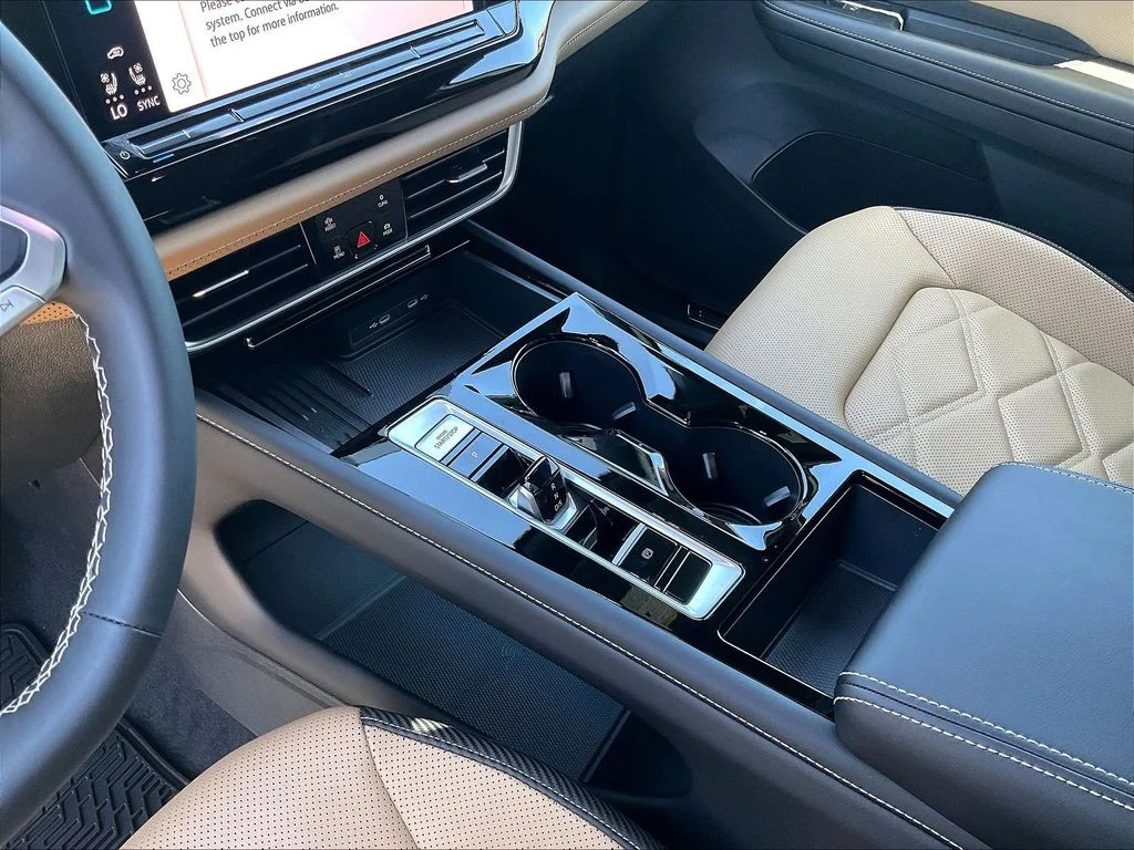 New 2026 White Volkswagen 2.0T SE w/Technology image 23