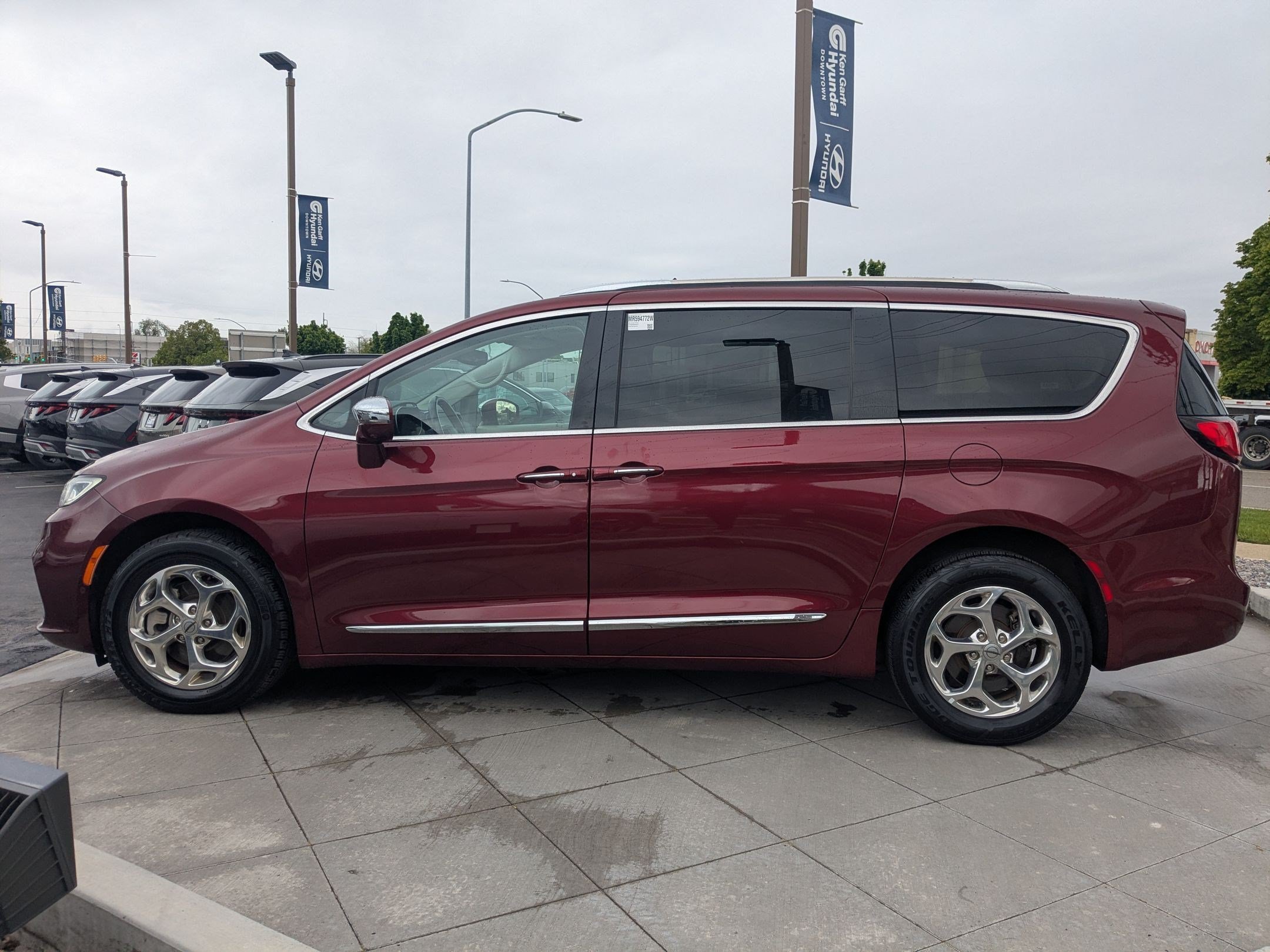 Used 2021 Velvet Red Pearlcoat Chrysler Limited image 6