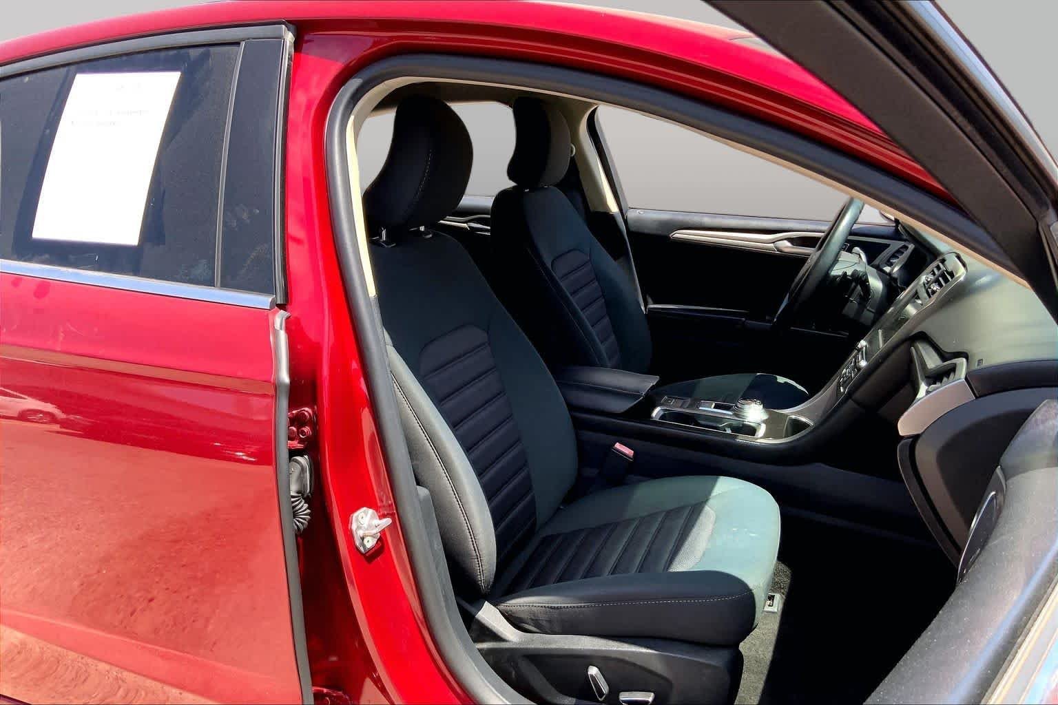 Used 2018 Ruby Red Metallic Tinted Clearcoat Ford SE image 9