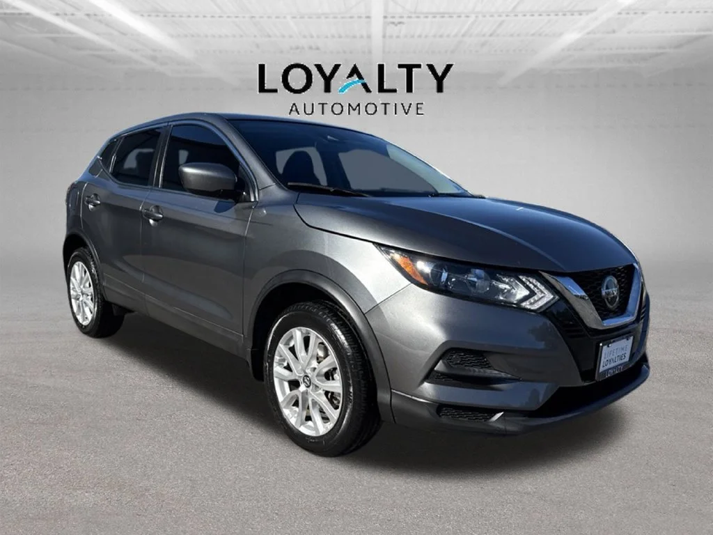 Used 2021 Gray Nissan S image 7