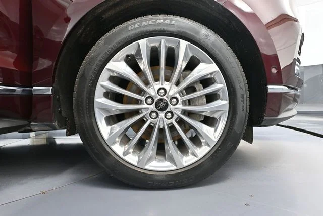 2021 Ford Edge Titanium - Photo 17