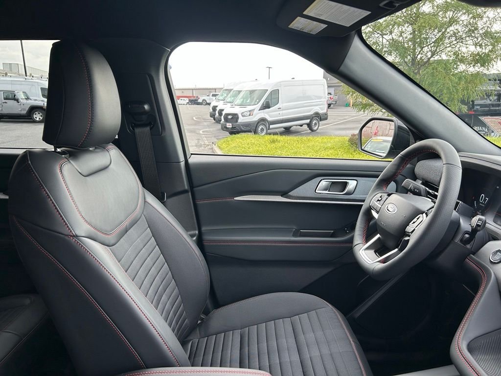 New 2027 Agate Black Metallic Ford ST-Line image 34
