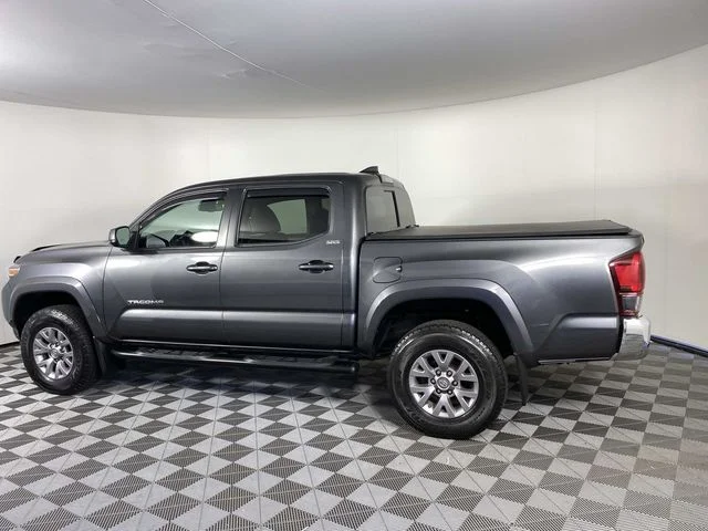 Used 2018 Gray Toyota SR5 image 5