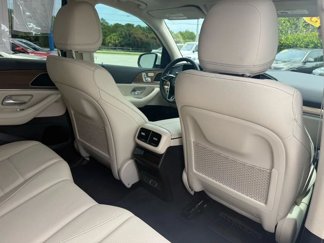 Used 2025  Mercedes-Benz 4MATIC® image 20