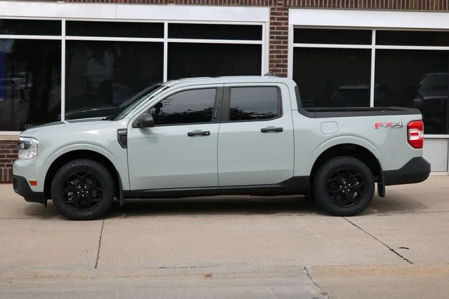 Used 2022 Cactus Green / Gray Ford XLT image 2