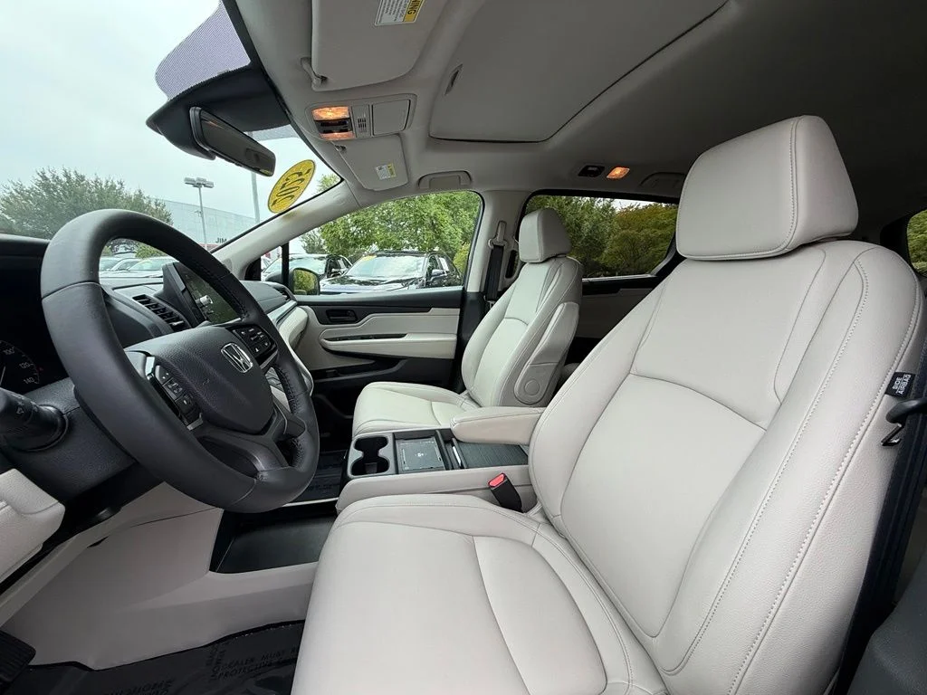 Used 2025  Honda EX-L image 27
