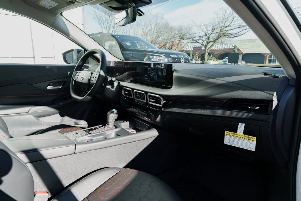 New 2026 Aspen White TriCoat / Super Black Two-tone Nissan SR image 27