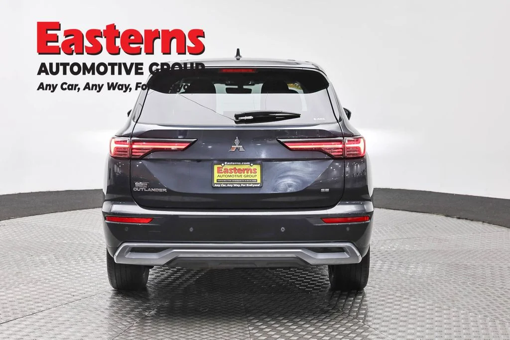 Used 2025 Gray Mitsubishi SE image 6