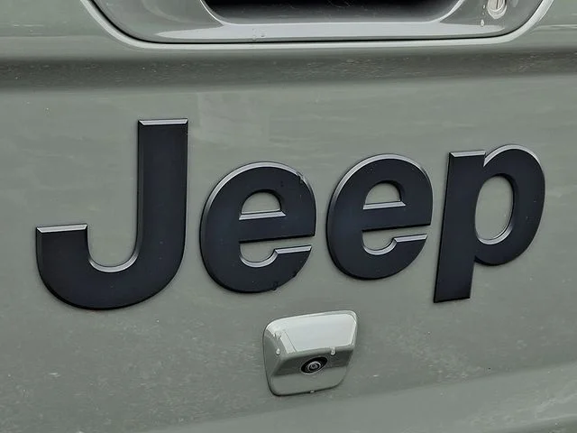 Used 2022 Gray Jeep Overland image 29