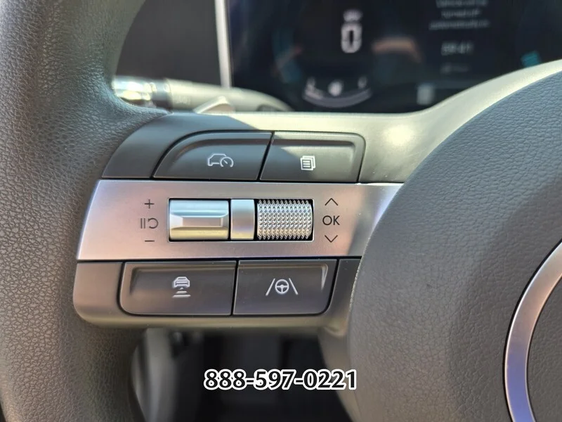 Used 2025 Silver HYUNDAI SEL image 28