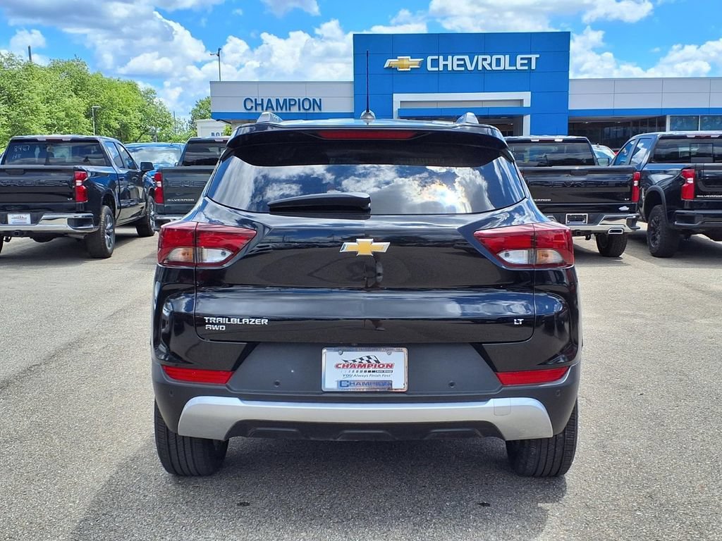 Used 2021 MOSAIC BLACK METALLIC Chevrolet LT image 6