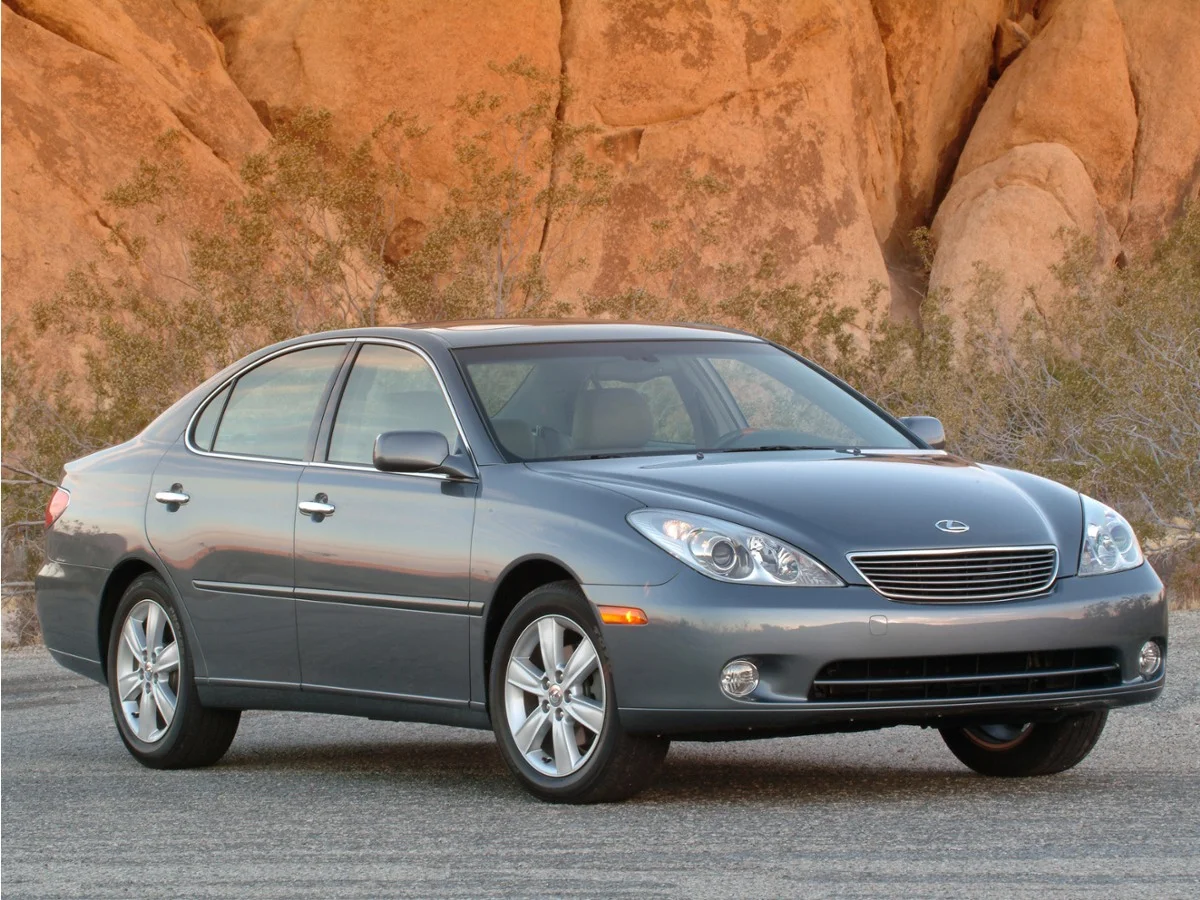 Used 2005 Green Lexus 330 image 1