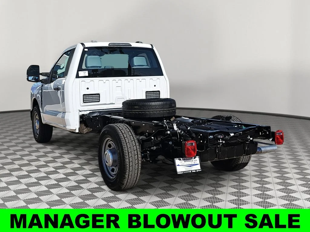 New 2026 Oxford White Ford F-350® XL image 5