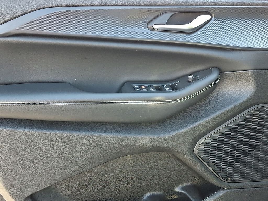 Used 2023 Silver Jeep Altitude X image 13