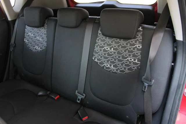 Used 2010 Red Kia Plus image 21