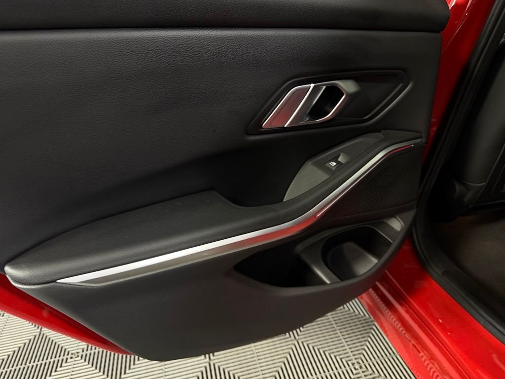 2023 BMW 3 Series 330e - Photo 28