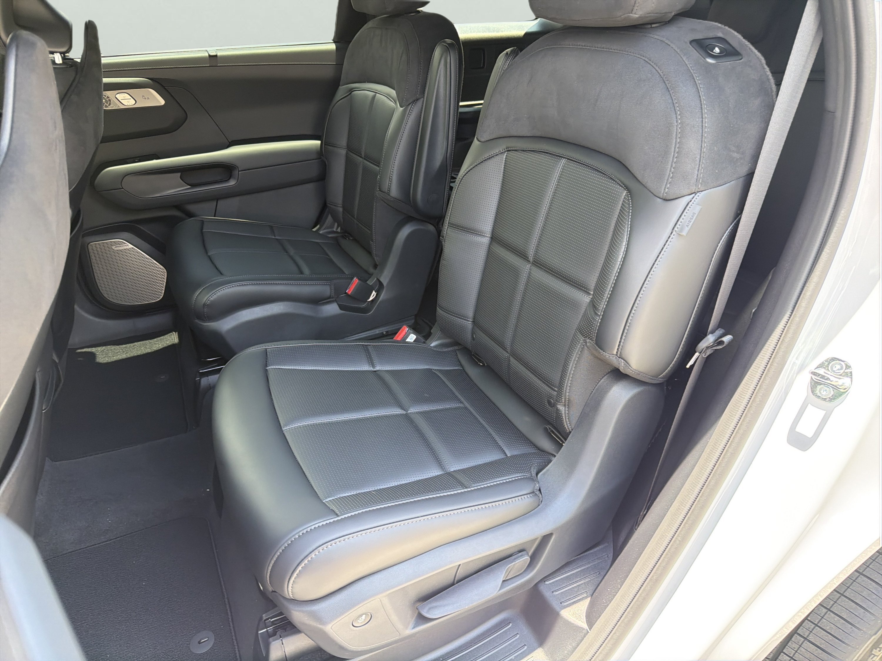 New 2027 Glacial White Pearl Kia SX Prestige image 22