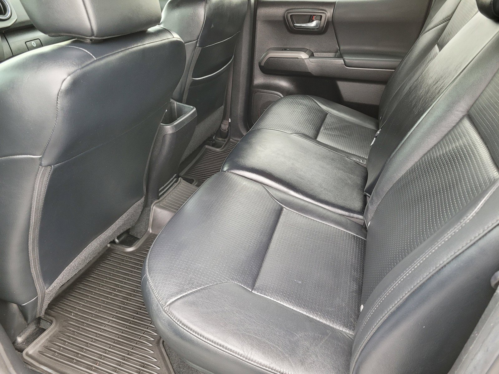 Used 2023 White Toyota  image 11