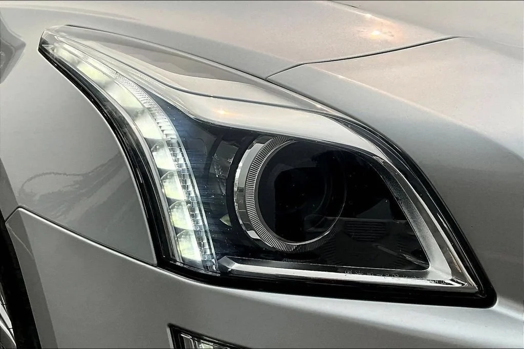 Used 2018 RADIANT SILVER METALLIC Cadillac Luxury AWD image 32