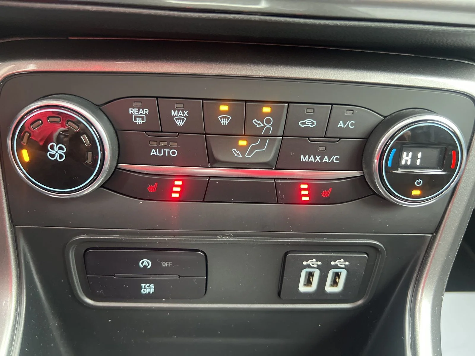 Used 2022 Silver Metallic Ford SE image 18