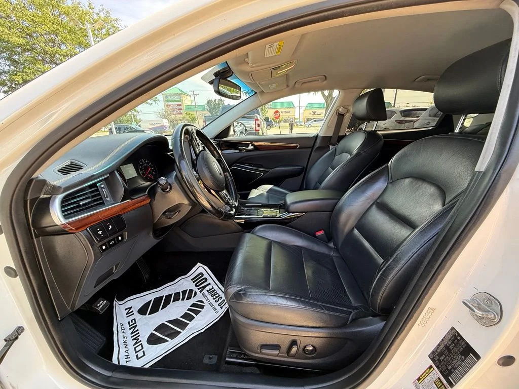 Used 2017 White Kia Premium image 11
