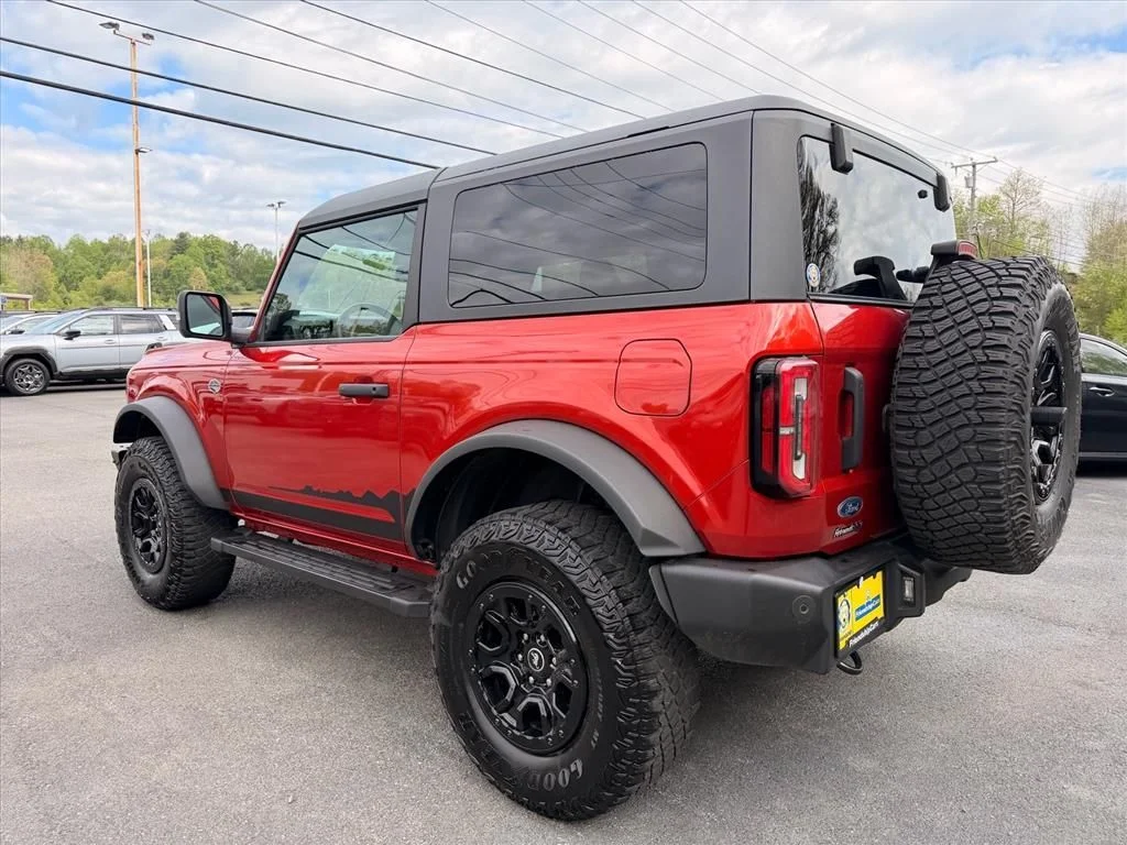 Used 2022 Red Ford Wildtrak image 5