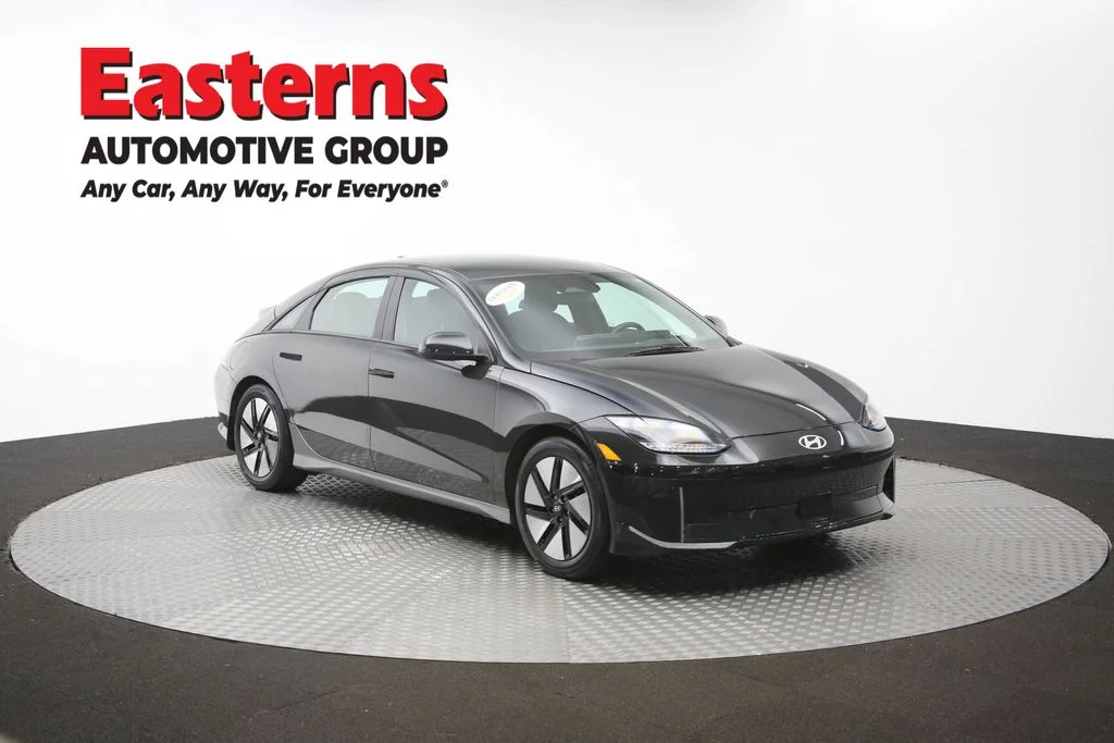 Used 2024 Green Hyundai SE image 49