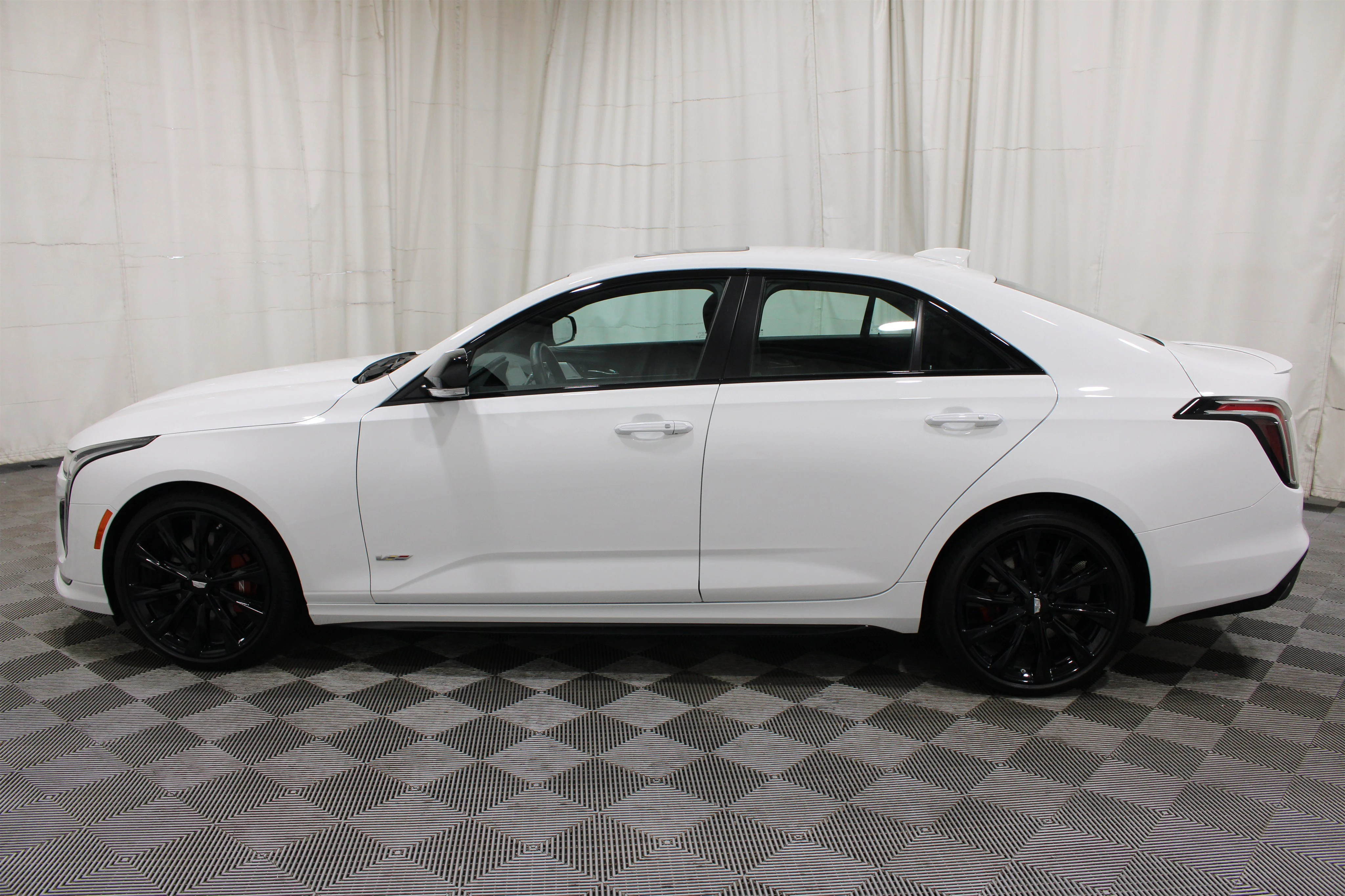 2025 Cadillac CT4 V-Series - Photo 33